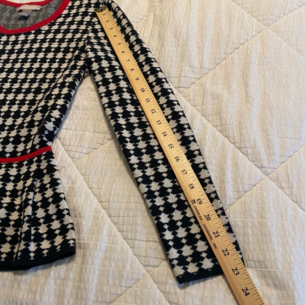 Banana Republic Women's Houndstooth Peplum Cotton Sweater Red Trim
Size S - Picture 8 of 11